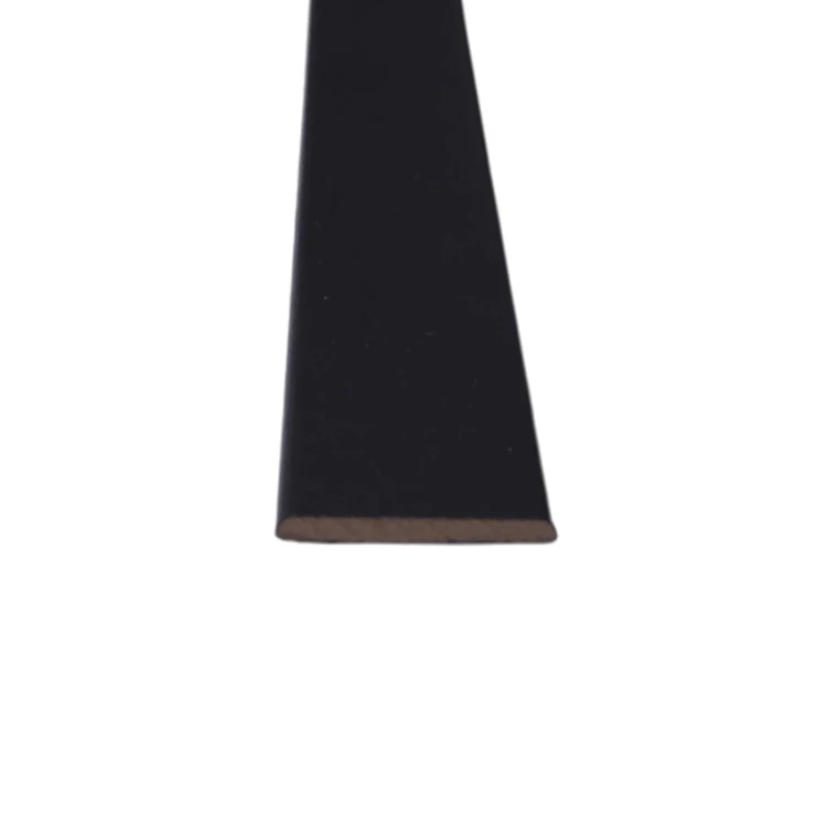 Listwa-plaska 30-x-3-x-2600-mm-czarna-wzdluznie.webp